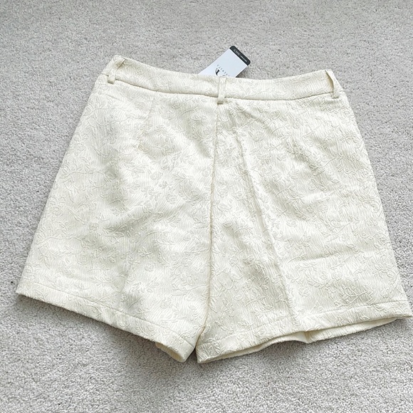 Ivory Trouser Shorts - Picture 5 of 6